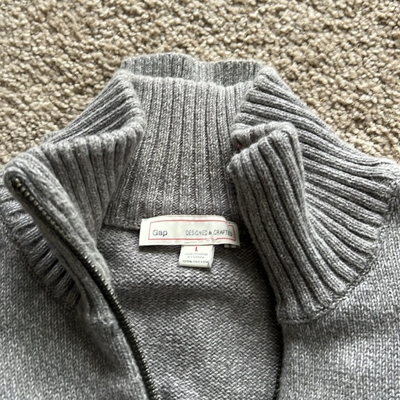 *READ DESC.* Gap Men’s Quarter Zip Up Sweater Size L - Picture 4 of 8